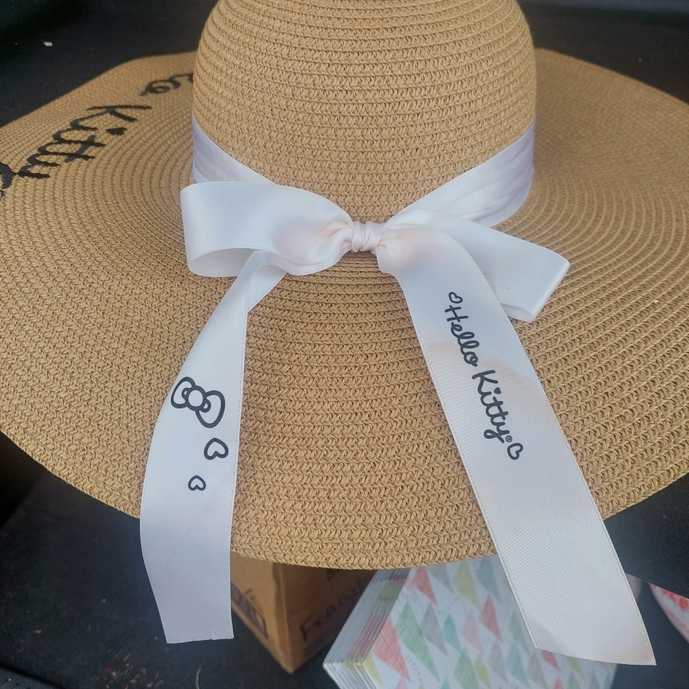 Hello Kitty Sun/Beach Hat - Picture 2 of 2